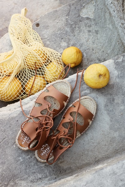 The edge of yellow fruit brown leather sandals
